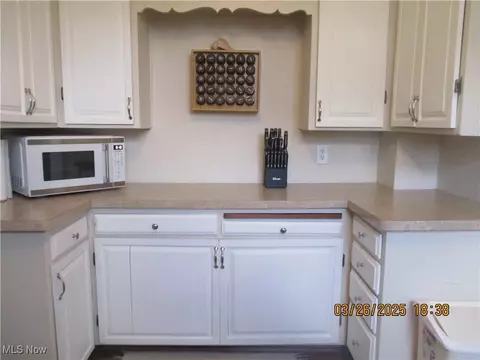 Kitchen - 131 Cherry St, Barnesville, OH 43713 photo 3 of 4