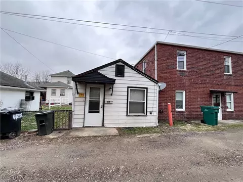 318 Coolidge St, Newell, WV 26050