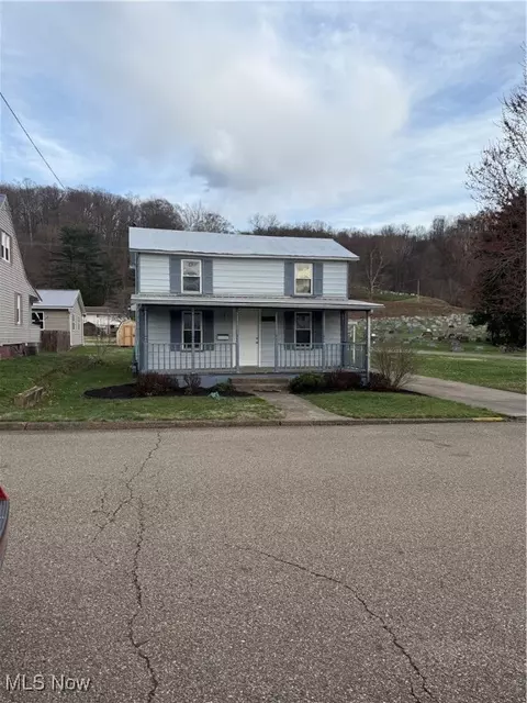 614 6th St, Saint Marys, WV 26170