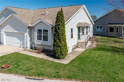 1153 Chaucer Cir, Akron, OH 44312