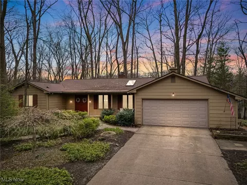 10569 Hickory Pl, Strongsville, OH 44149