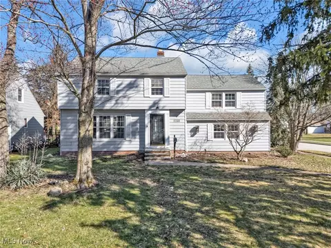 5265 E Farnhurst Rd, Lyndhurst, OH 44124