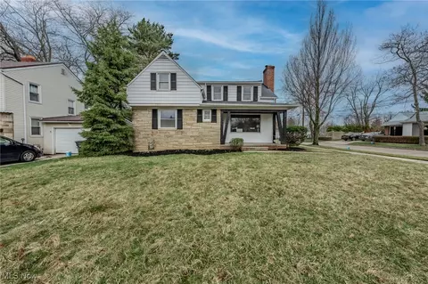 4955 Edsal Dr, Lyndhurst, OH 44124