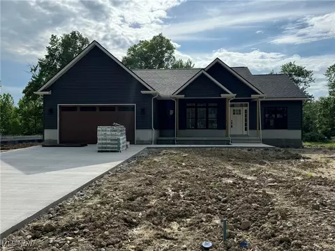 2330 Wilshire Dr, Cortland, OH 44410