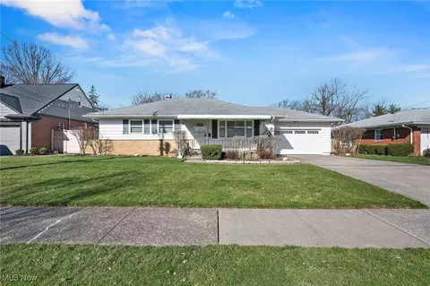 2640 Carmen Dr, Rocky River, OH 44116