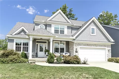 32640 Albion Dr, Avon Lake, OH 44012