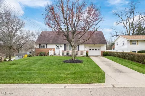 836 6th St NE, North Canton, OH 44720