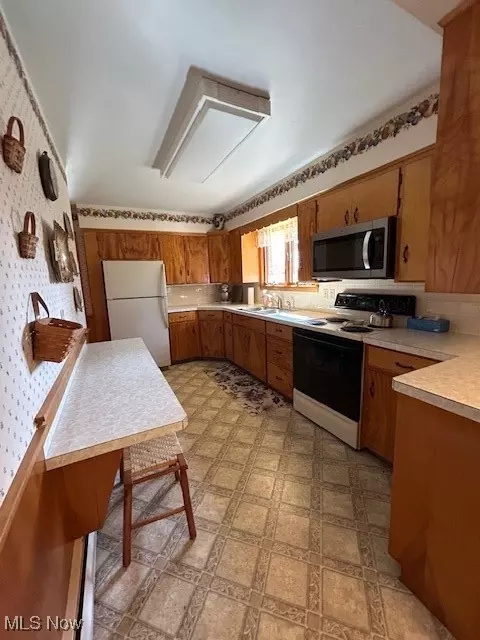 Kitchen - 264 Trease Rd, Wadsworth, OH 44281 photo 2 of 3