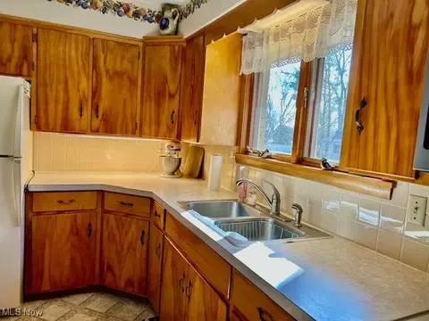 Kitchen - 264 Trease Rd, Wadsworth, OH 44281 photo 3 of 3