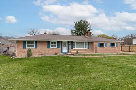 4288 Meadowview Dr NW, Canton, OH 44718