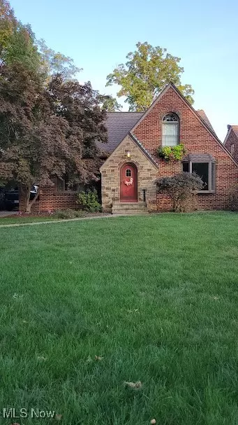 5617 Overlook Rd, Parma, OH 44129
