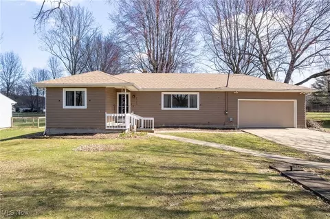 2583 Action Dr, Barberton, OH 44203