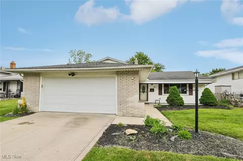 5667 Lori Dr, Bedford Heights, OH 44146