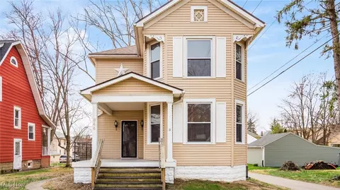 844 Lenox Ave, Zanesville, OH 43701