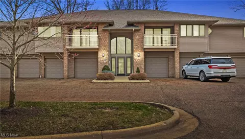 3800 Rosemont Blvd #101D, Fairlawn, OH 44333