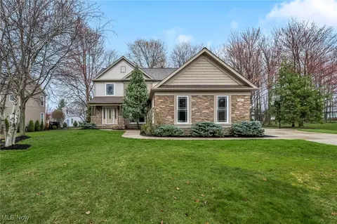 18411 Martins Ln, Strongsville, OH 44149