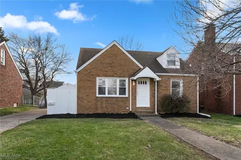 1002 Spangler St NE, Canton, OH 44714