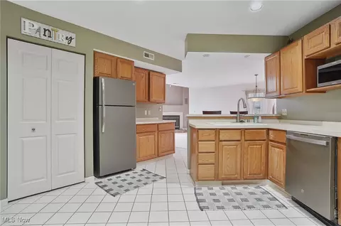 1203 Red Tail Hawk Ct #4, Boardman, OH 44512 photo 8