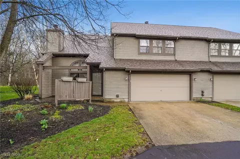 1203 Red Tail Hawk Ct #4, Boardman, OH 44512 photo 2