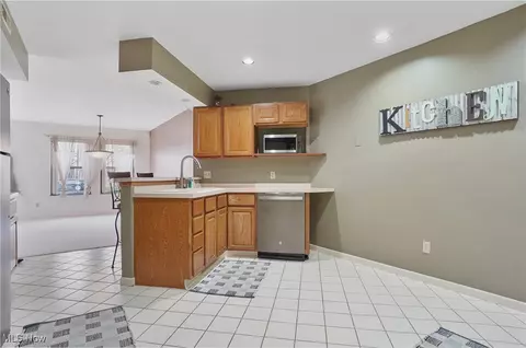 1203 Red Tail Hawk Ct #4, Boardman, OH 44512 photo 9