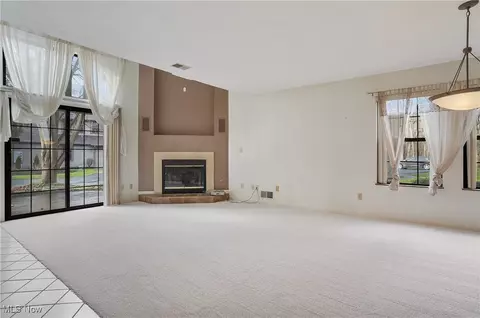 1203 Red Tail Hawk Ct #4, Boardman, OH 44512 photo 6
