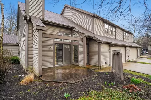 1203 Red Tail Hawk Ct #4, Boardman, OH 44512