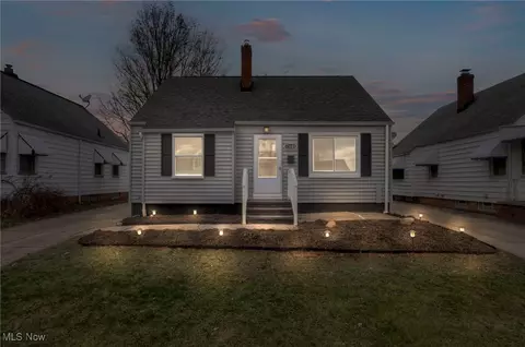 13105 Oak Park Blvd, Garfield Heights, OH 44125