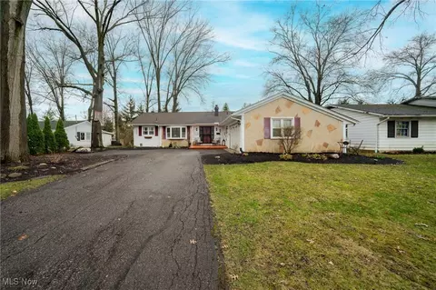 436 High Meadow Rd, Amherst, OH 44001