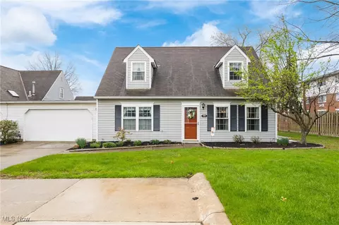 124 Bayberry Ln #124, Bedford, OH 44146