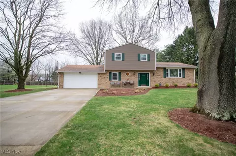 1522 Wilbur Dr NE, North Canton, OH 44720