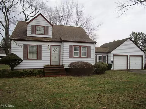 997 Mohegan Trl, Willoughby, OH 44094