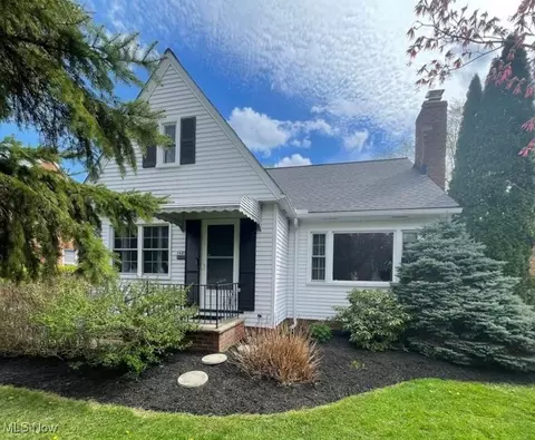 1607 Edgefield Rd, Lyndhurst, OH 44124