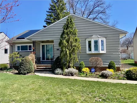5825 Monica Ln, Garfield Heights, OH 44125