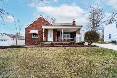 2425 W Manor Dr, Poland, OH 44514