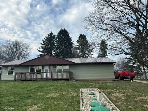 6661 Brinker St SW, Navarre, OH 44662
