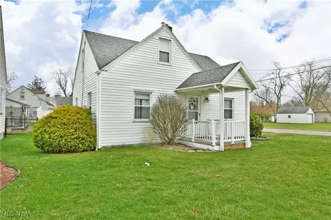 3911 Hopkins Rd, Youngstown, OH 44511