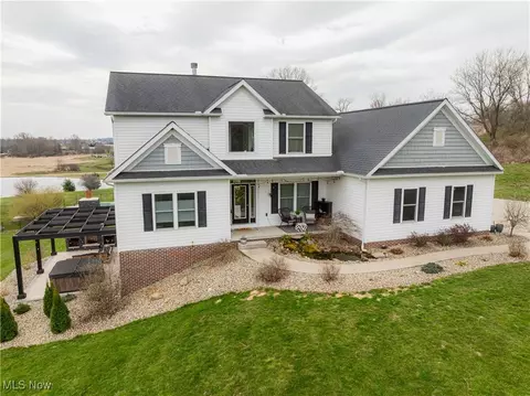 3990 Smith Kramer St NE, Hartville, OH 44632