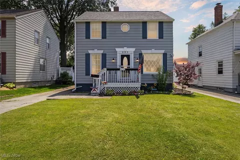 230 Hayes Ave, Cuyahoga Falls, OH 44221