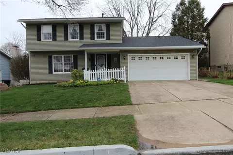 179 Mission Dr, Akron, OH 44301