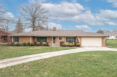13740 Old Pleasant Valley Rd, Middleburg Heights, OH 44130