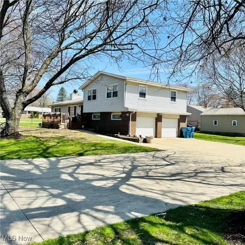1515 Swigart Rd, New Franklin, OH 44203