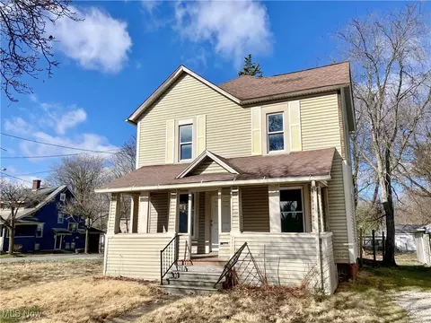 2470 East Ave, Akron, OH 44314