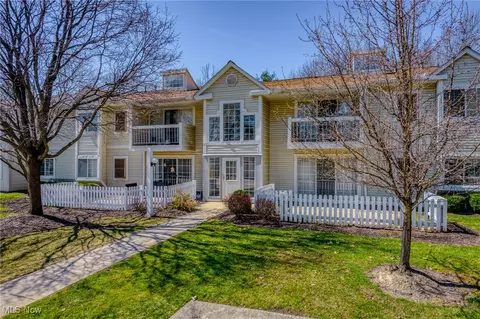 2820 N Bay Dr #P16, Westlake, OH 44145