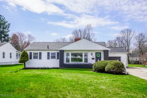 98 Elmwood Dr, Tallmadge, OH 44278