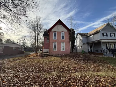 618 Parrish St, Uhrichsville, OH 44683
