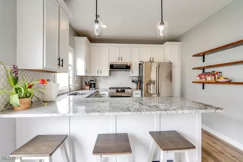Kitchen - 172 Larimar Dr, Willowick, OH 44095 photo 2 of 4