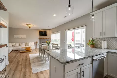 Kitchen - 172 Larimar Dr, Willowick, OH 44095 photo 3 of 4