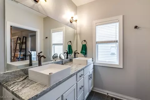 Bath - 172 Larimar Dr, Willowick, OH 44095 photo 4 of 5