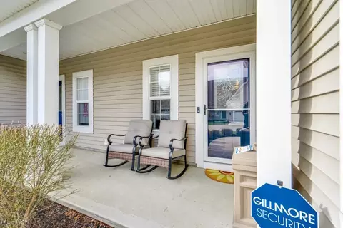 Exterior - 172 Larimar Dr, Willowick, OH 44095 photo 3 of 5