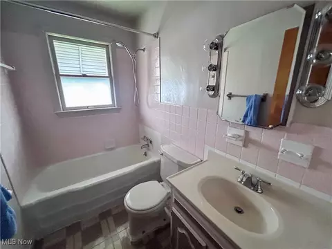 Bath - 147 Brookfield Ave, Boardman, OH 44512 photo 1 of 1